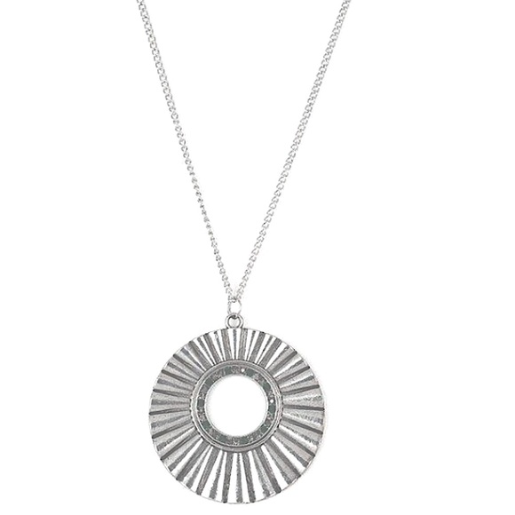 Necklace Silver 𝓒𝓱𝓲𝓬𝓵𝔂 𝓒𝓮𝓷𝓽𝓮𝓻𝓮𝓭 𝓦𝓱𝓲𝓽𝓮 𝓝𝓮𝓬𝓴𝓵𝓪𝓬𝓮• - Picture 6 of 6